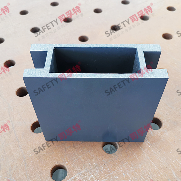 氟碳喷涂H型焊接氟碳喷涂精制钢型材(图2) 氟碳喷涂H型焊接氟碳喷涂精制钢型材(图2)