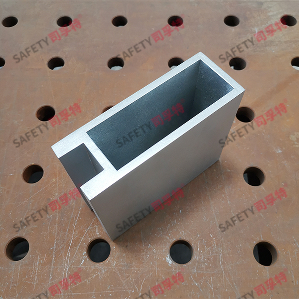 凹形幕墙氟碳喷涂精制钢型材(图1) 凹形幕墙氟碳喷涂精制钢型材(图1)