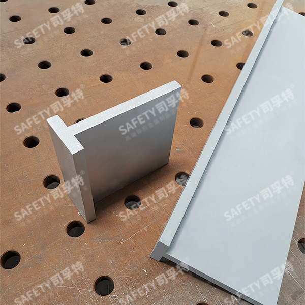 幕墙氟碳喷涂T型焊接精制钢型材(图5) 幕墙氟碳喷涂T型焊接精制钢型材(图5)