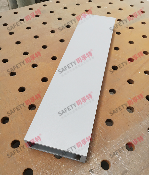 前抗面加厚氟碳喷涂焊接幕墙精制钢型材(图6) 前抗面加厚氟碳喷涂焊接幕墙精制钢型材(图6)